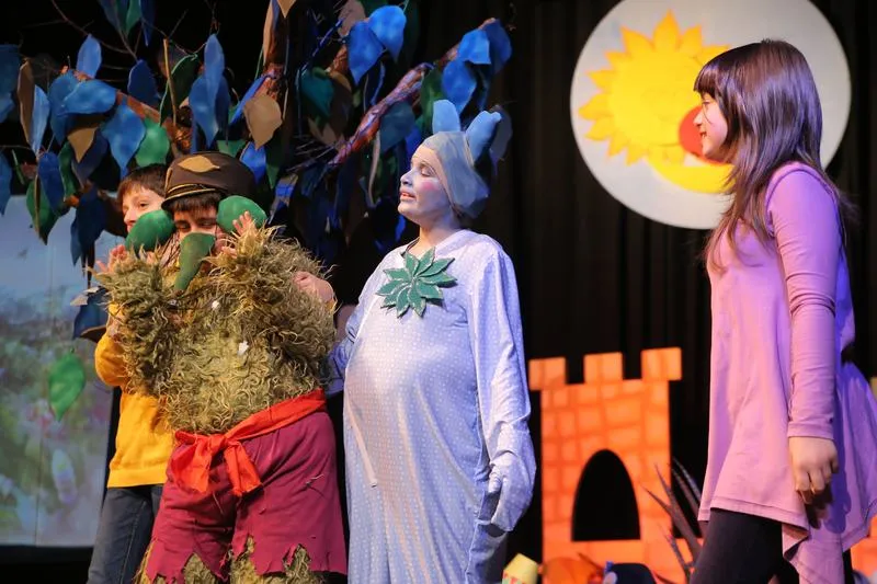 Mimoland co-play theatre performance
