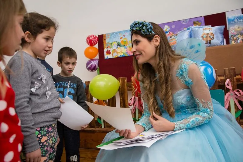 Jasna leading a Mimoland workshop with children
